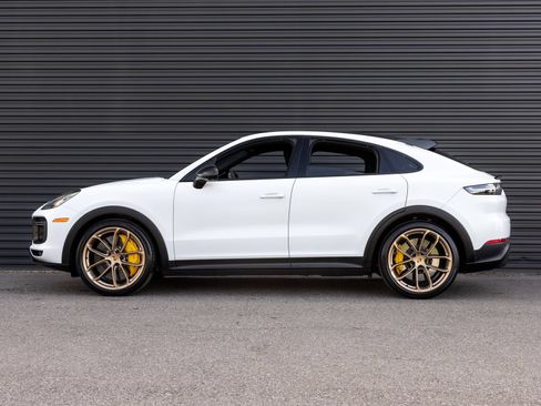 Certified 2022 Porsche Cayenne Turbo GT AWD/4WD image 2