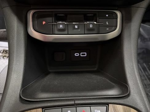 Used 2021 GMC Acadia SLE w/ Elevation Edition AWD/4WD image 20