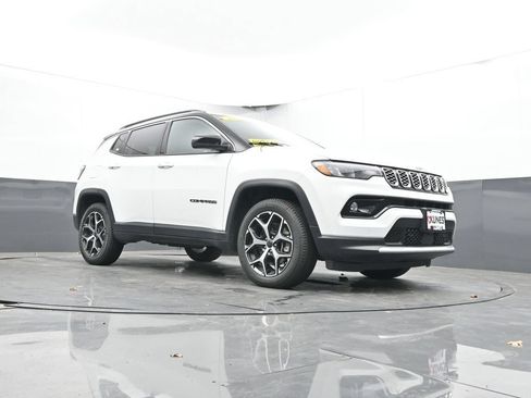 Used 2025 Jeep Compass Limited AWD/4WD image 46