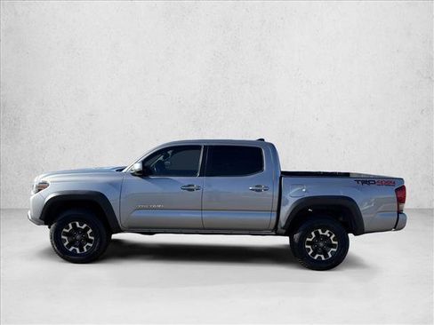 Used 2017 Toyota Tacoma TRD Off-Road w/ Premium & Technology Package image 9