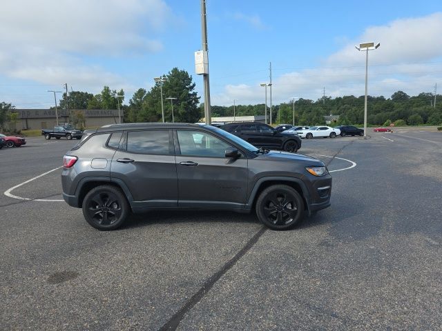 Used 2019 Jeep Compass Latitude FWD image 2