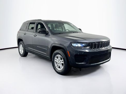 Used 2022 Jeep Grand Cherokee Laredo w/ Luxury Tech Group I image 3