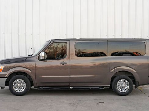 Used 2017 Nissan NV 3500 SL image 42