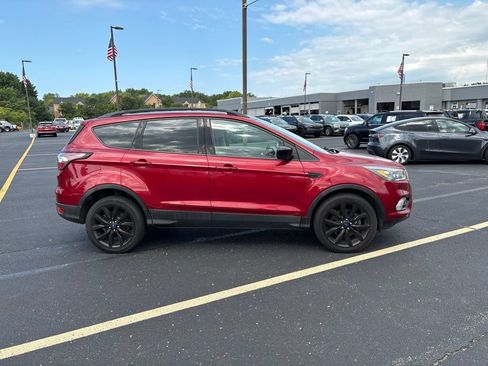 Used 2018 Ford Escape SE w/ SE Sport Appearance Package AWD/4WD image 4