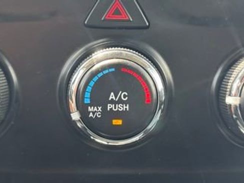 Used 2022 RAM 1500 Classic SLT image 28