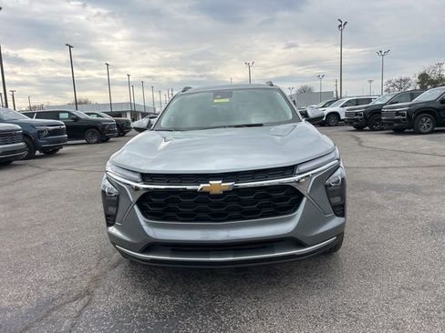 New 2026 Chevrolet Trax LT w/ Sunroof Package image 8