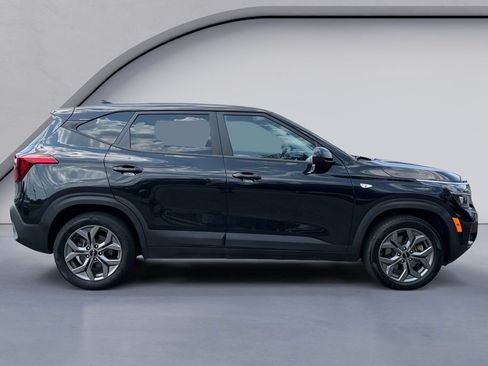 Used 2024 Kia Seltos LX AWD/4WD image 6