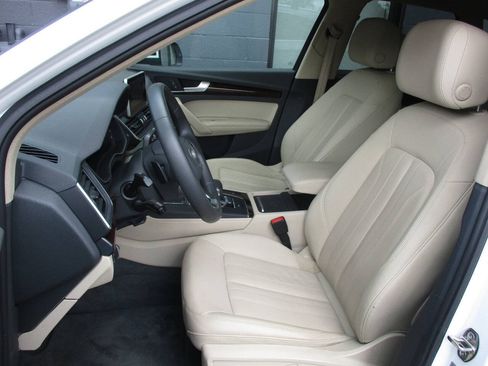 Used 2019 Audi Q5 2.0T Premium Plus w/ Premium Plus Package AWD/4WD image 5