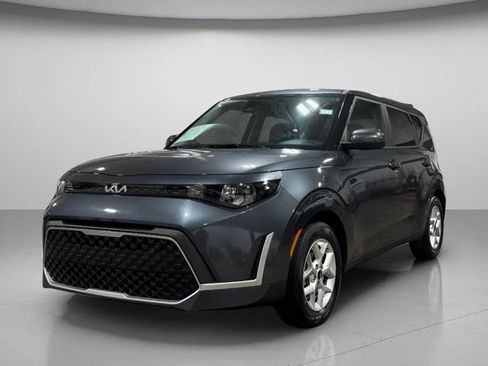 Used 2025 Kia Soul LX w/ LX Technology Package FWD image 8