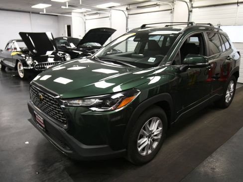 Used 2023 Toyota Corolla Cross LE w/ Moonroof Package AWD/4WD image 3