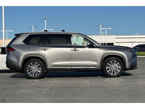 Certified 2025 Toyota Grand Highlander AWD image 3