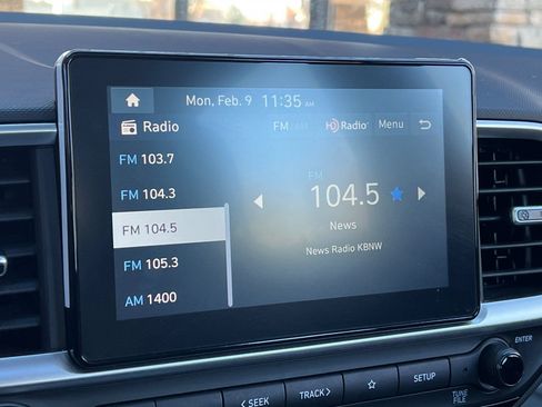 Certified 2025 Hyundai Venue SEL image 25