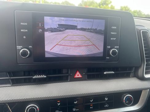 Used 2025 Kia Sportage LX FWD image 22