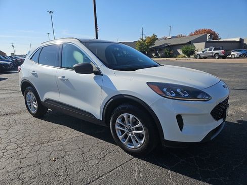 Used 2022 Ford Escape SE w/ Cold Weather Package image 1