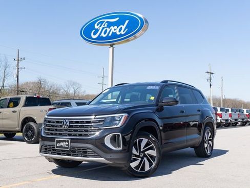 Certified 2025 Volkswagen Atlas SE image 2