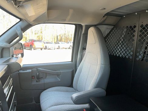 Used 2022 Chevrolet Express 2500 w/ Driver Convenience Package image 17