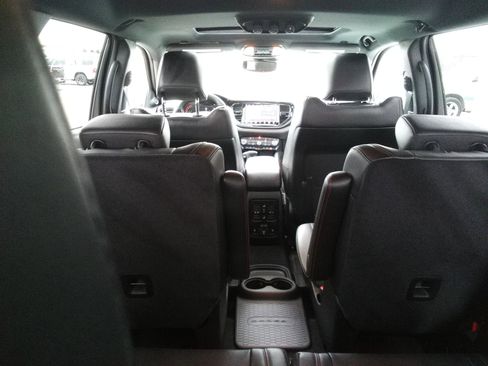 Used 2025 Dodge Durango GT image 10