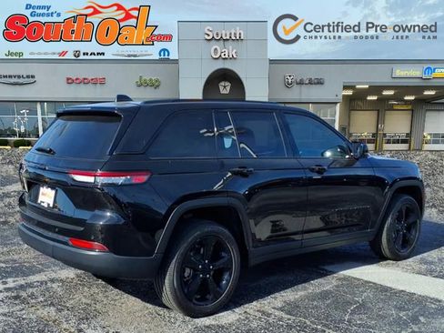 Used 2023 Jeep Grand Cherokee Altitude AWD/4WD image 3