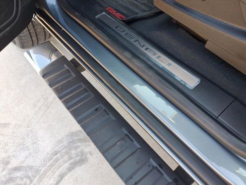 Used 2022 GMC Canyon Denali image 13