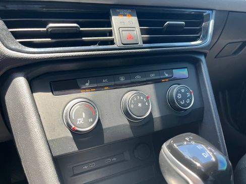 Used 2022 Volkswagen Taos SE w/ Driver Assistance Package FWD image 26