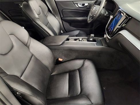 Used 2024 Volvo S60 B5 Core image 3