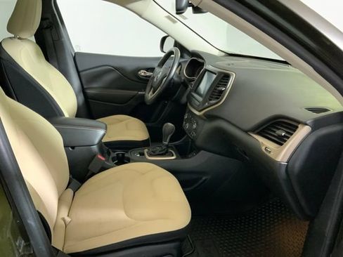 Used 2016 Jeep Cherokee 75th Anniversary FWD image 28