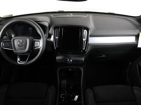 New 2026 Volvo XC40 B5 Ultra w/ Climate Package AWD/4WD image 5