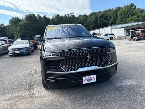 Used 2025 Lincoln Navigator Reserve AWD/4WD image 11
