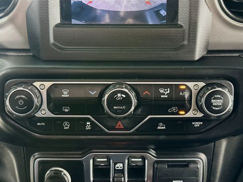 Used 2022 Jeep Gladiator Sport image 18