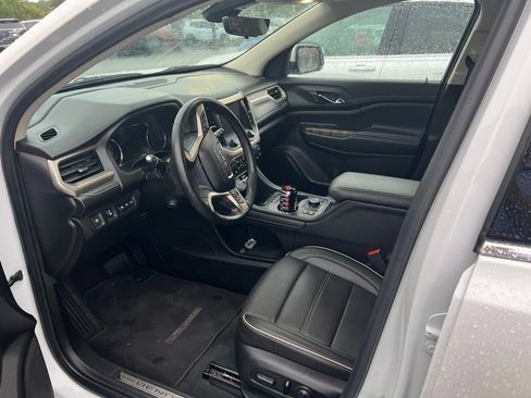Used 2023 GMC Acadia Denali w/ Denali Technology Package FWD image 3