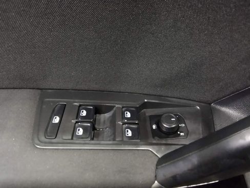 Used 2020 Volkswagen Tiguan S image 22