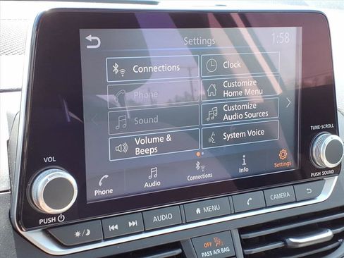 Used 2025 Nissan Altima 2.5 SV FWD image 14