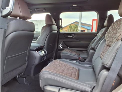 New 2025 Nissan Armada Platinum image 11