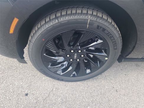 New 2026 Lincoln Navigator Reserve w/ Jet Appearance Package AWD/4WD image 9