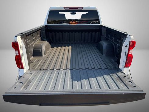 Used 2022 Chevrolet Silverado 1500 LT AWD/4WD image 8