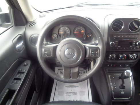 Used 2016 Jeep Patriot High Altitude AWD/4WD image 32
