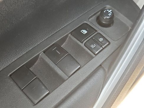 Used 2022 Toyota Corolla Cross LE FWD image 10