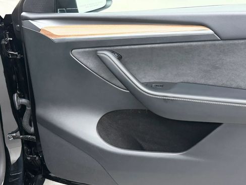 Used 2025 Tesla Model Y Long Range RWD image 20
