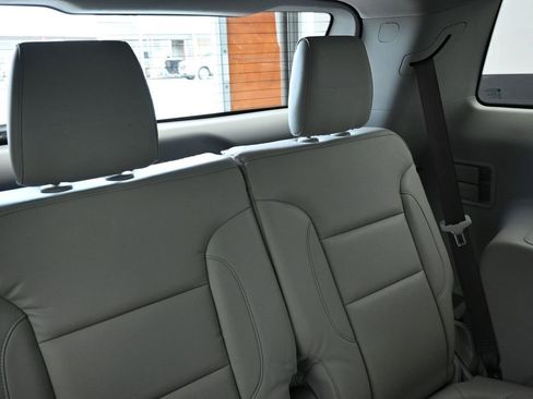 Used 2017 GMC Acadia SLT FWD image 17