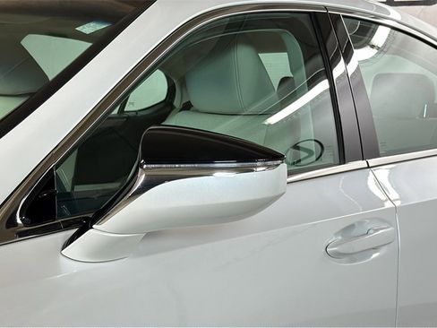 Certified 2024 Lexus ES 300h w/ Premium Package image 5