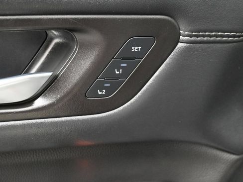 Used 2025 Nissan Pathfinder Platinum FWD image 5