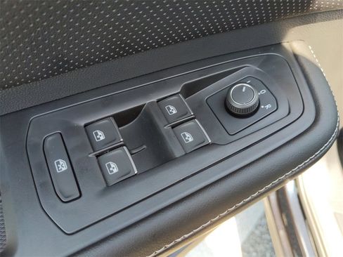 New 2025 Volkswagen Atlas Cross Sport SE image 26