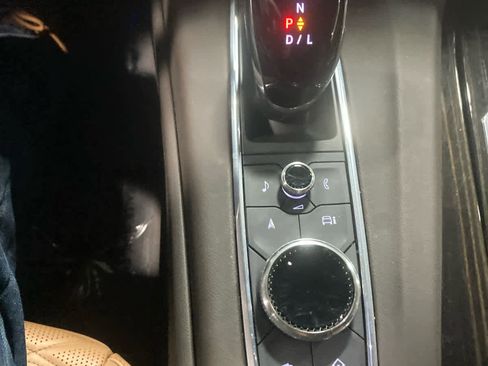 Used 2023 Cadillac Escalade Premium Luxury image 25