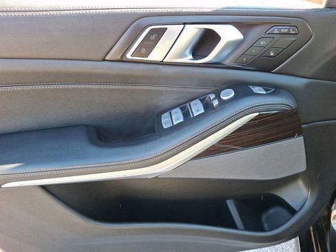 Used 2025 BMW X7 xDrive40i w/ Premium Package image 13