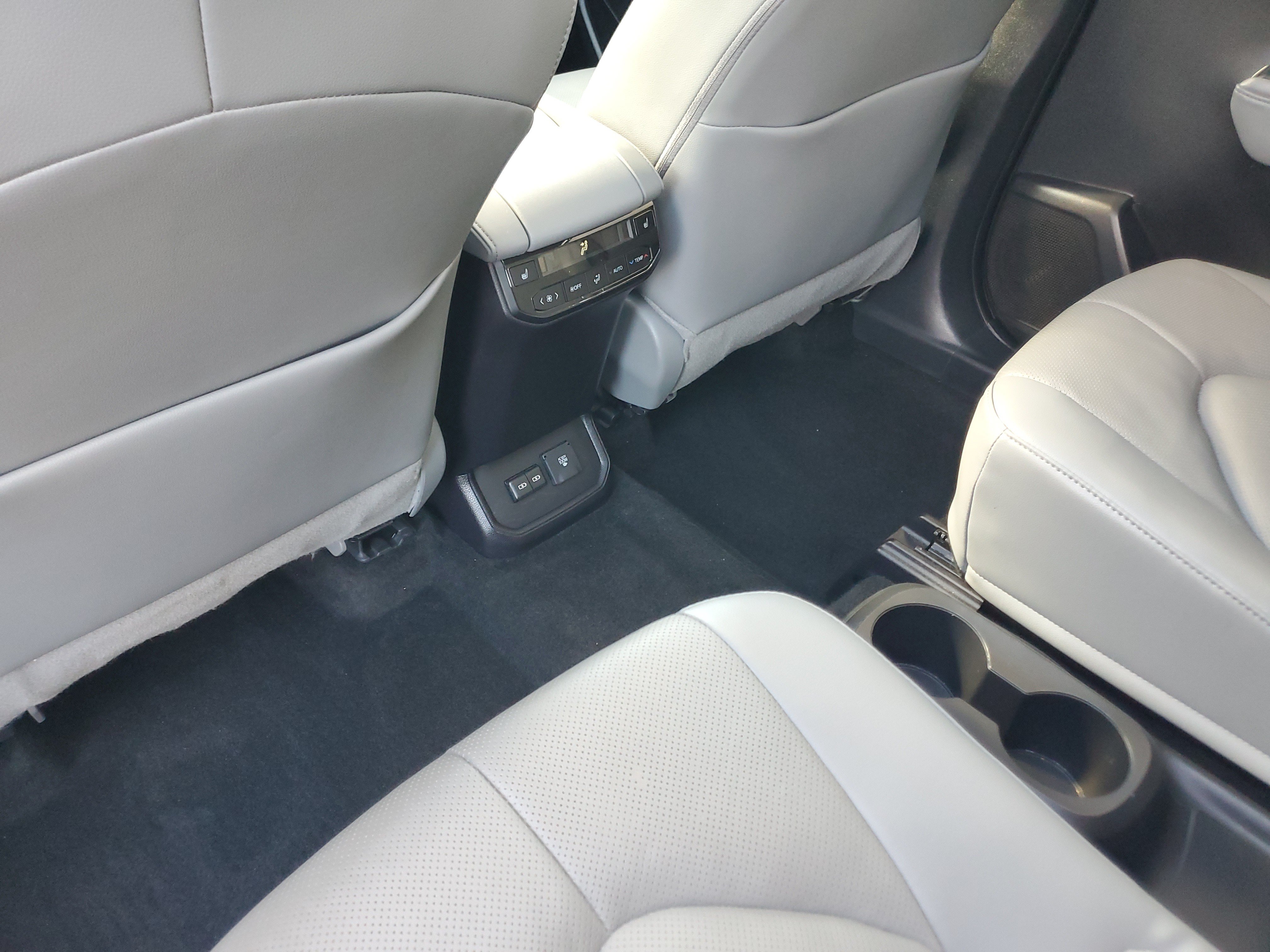 Certified 2026 Toyota Highlander AWD image 13