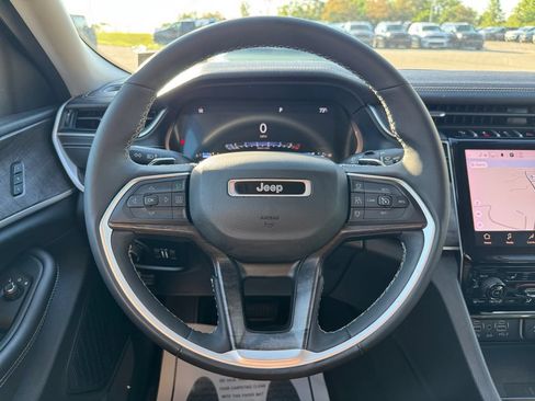 Used 2023 Jeep Grand Cherokee L Limited w/ Luxury Tech Group II AWD/4WD image 15