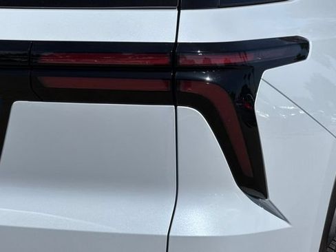 New 2026 Chevrolet Traverse LT w/ Driver Confidence Package FWD image 38