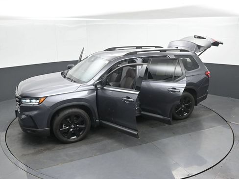 Used 2025 Honda Pilot Black Edition image 44