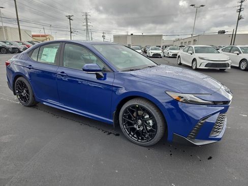 New 2026 Toyota Camry SE image 7