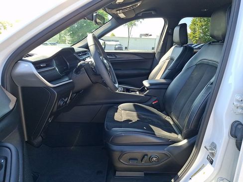 Used 2023 Jeep Grand Cherokee L Laredo AWD/4WD image 15